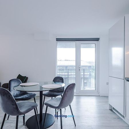 Modern 2 Bed Apartment With Balcony By Host A Home Manchester Luaran gambar