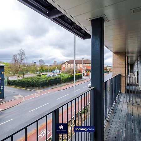 Modern 2 Bed Apartment With Balcony By Host A Home Manchester Luaran gambar