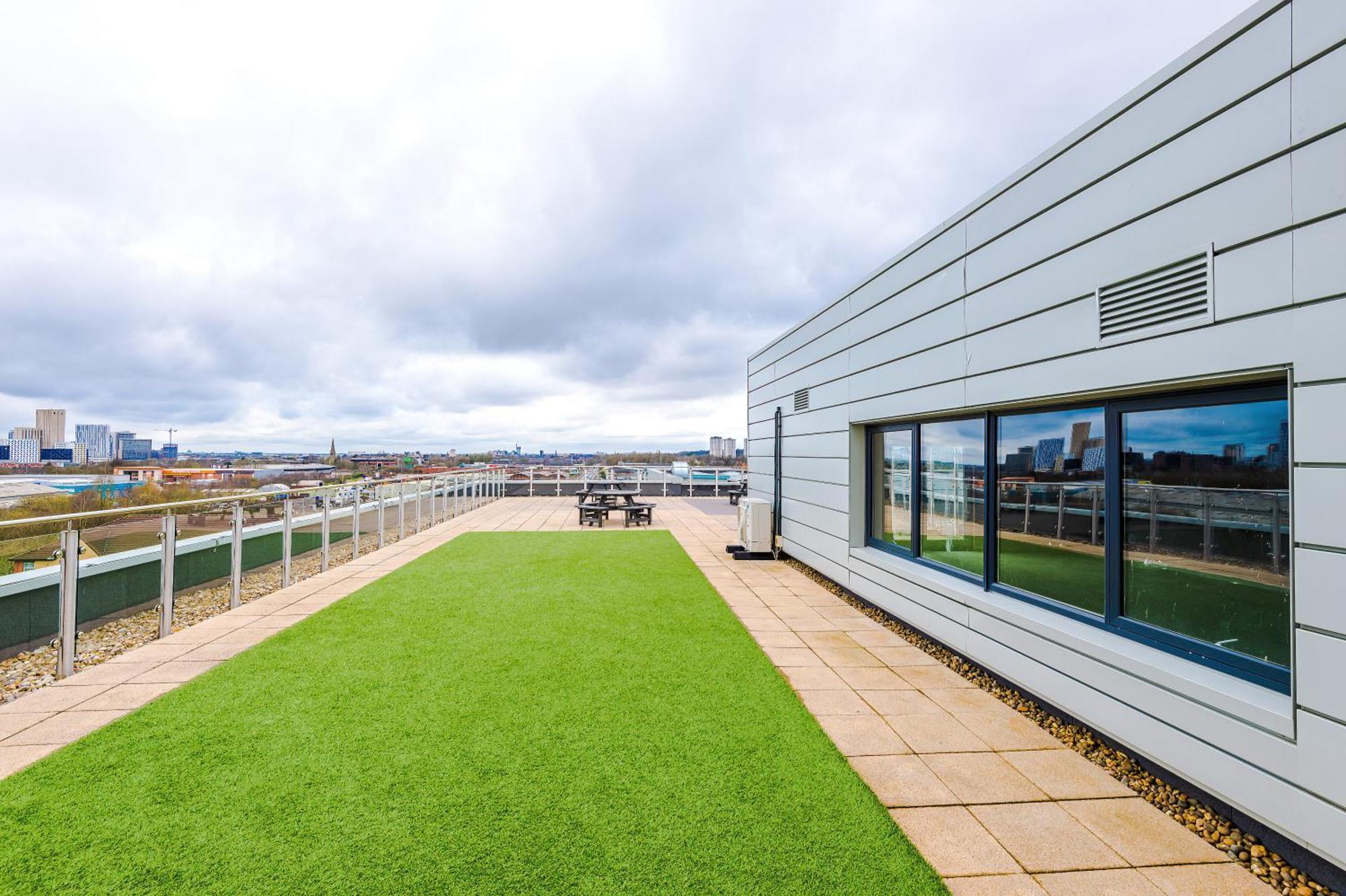 Modern 2 Bed Apartment With Balcony By Host A Home Manchester Luaran gambar