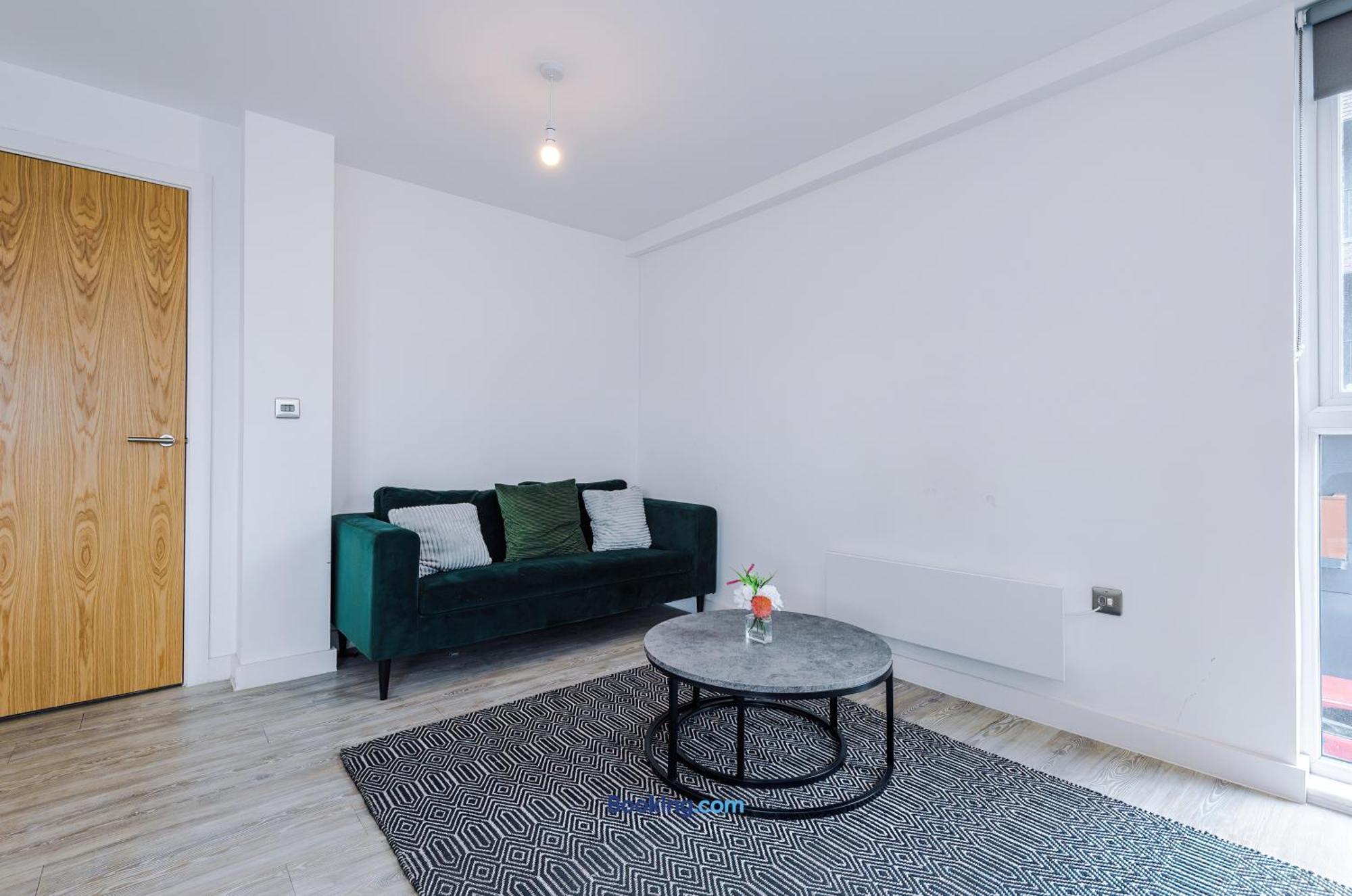 Modern 2 Bed Apartment With Balcony By Host A Home Manchester Luaran gambar