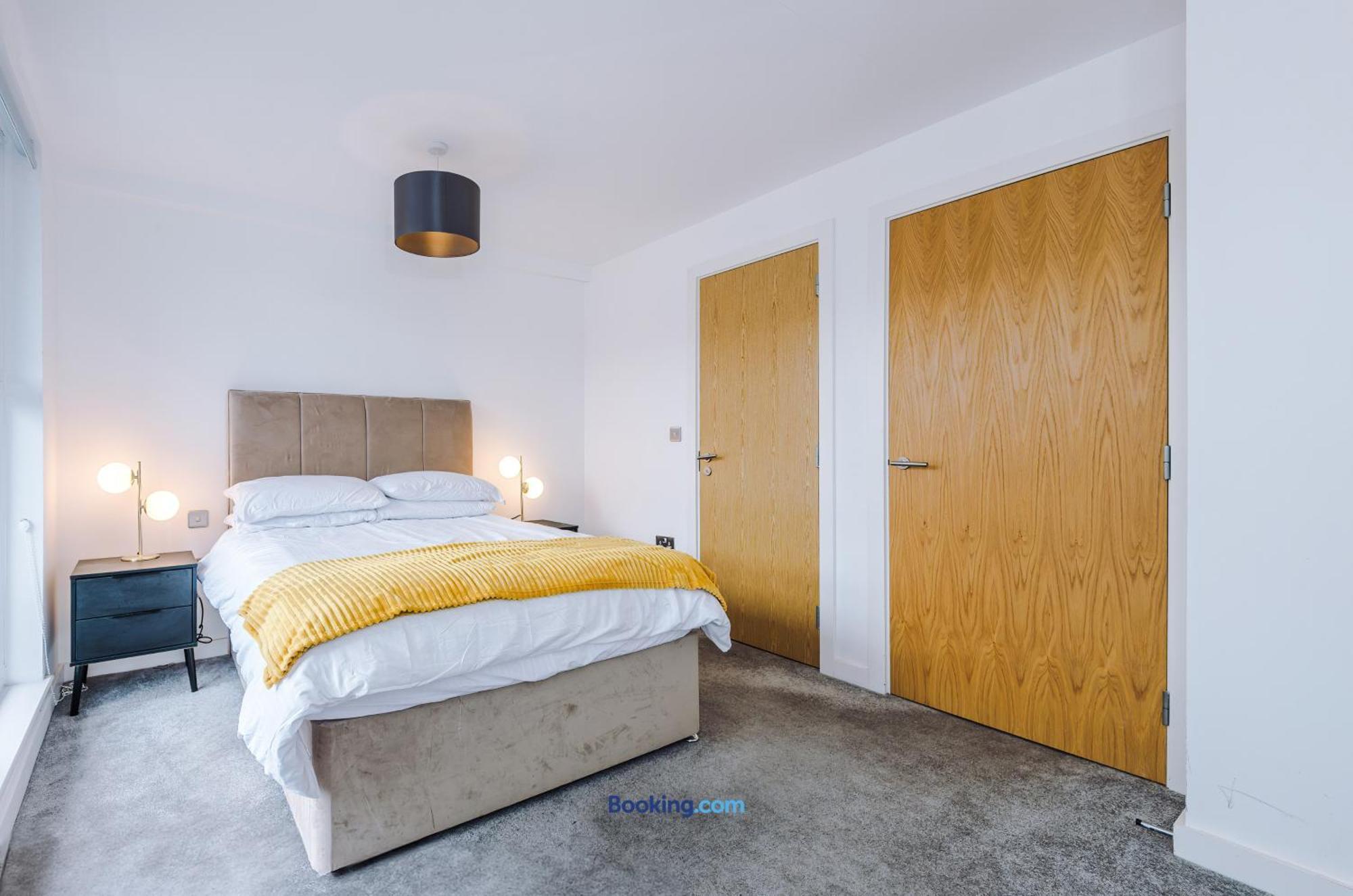 Modern 2 Bed Apartment With Balcony By Host A Home Manchester Luaran gambar