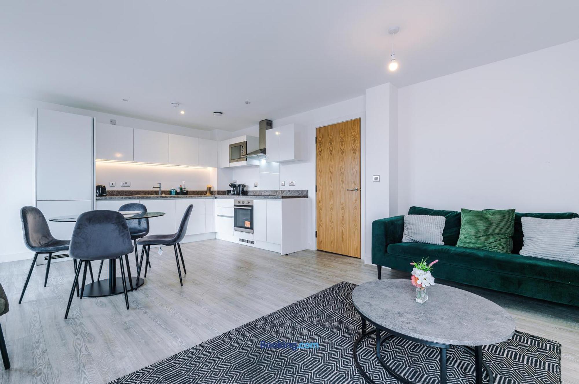 Modern 2 Bed Apartment With Balcony By Host A Home Manchester Luaran gambar