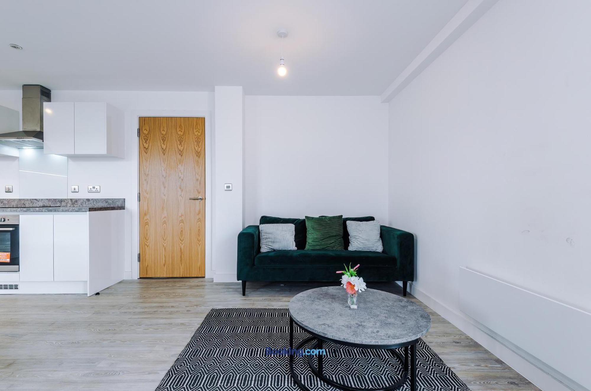 Modern 2 Bed Apartment With Balcony By Host A Home Manchester Luaran gambar