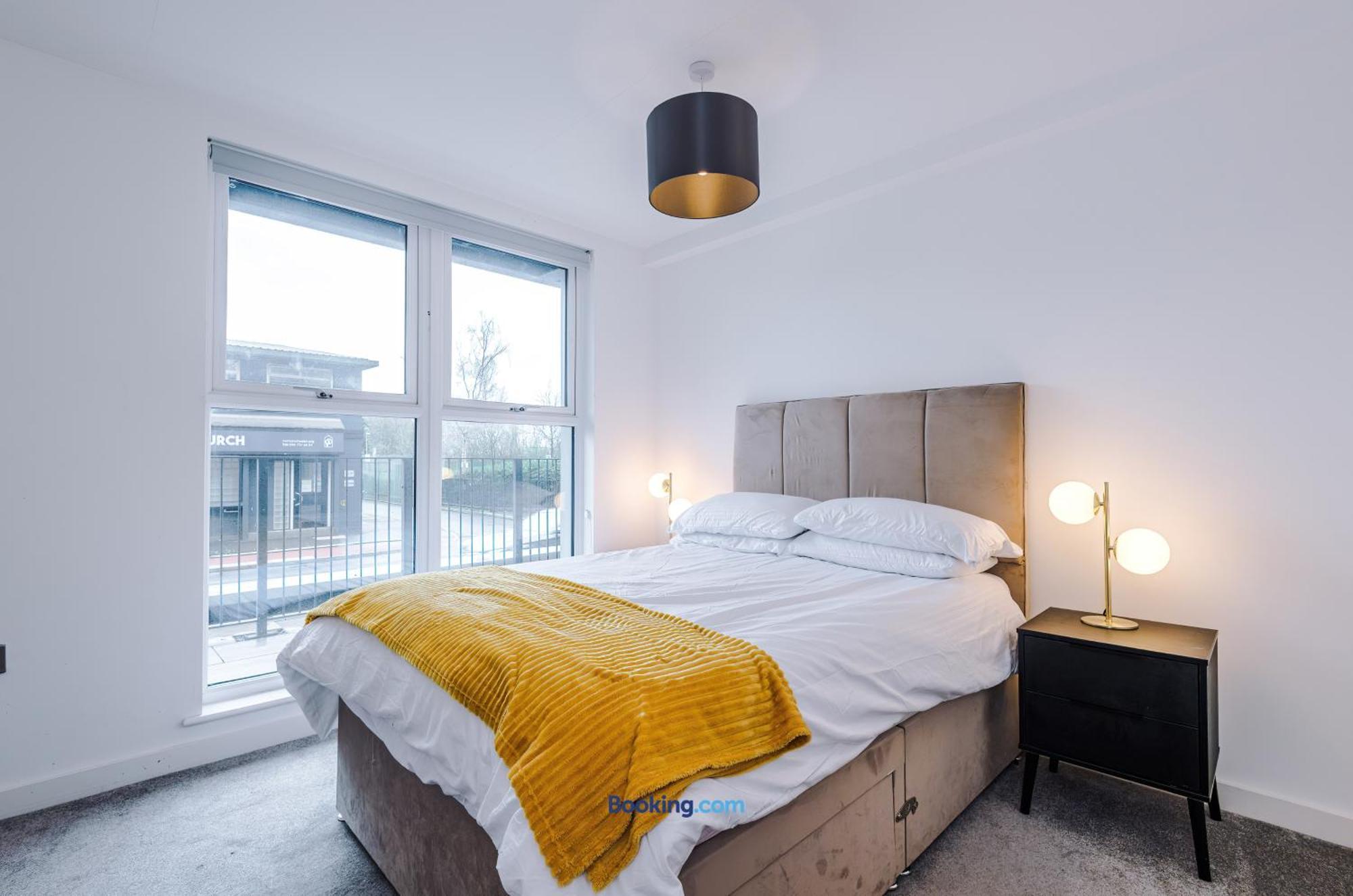 Modern 2 Bed Apartment With Balcony By Host A Home Manchester Luaran gambar