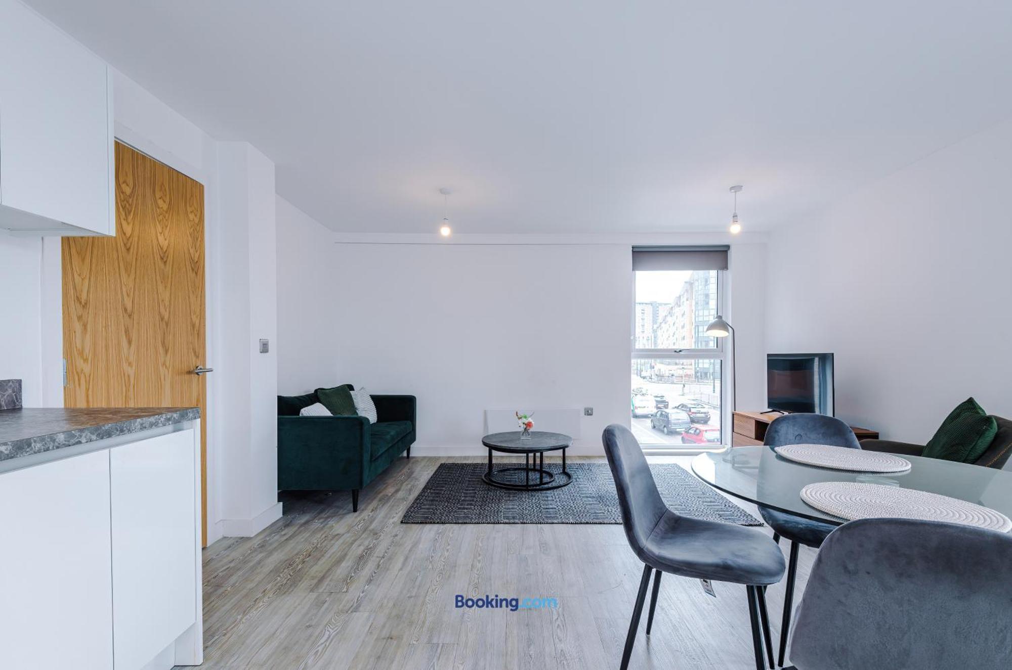 Modern 2 Bed Apartment With Balcony By Host A Home Manchester Luaran gambar