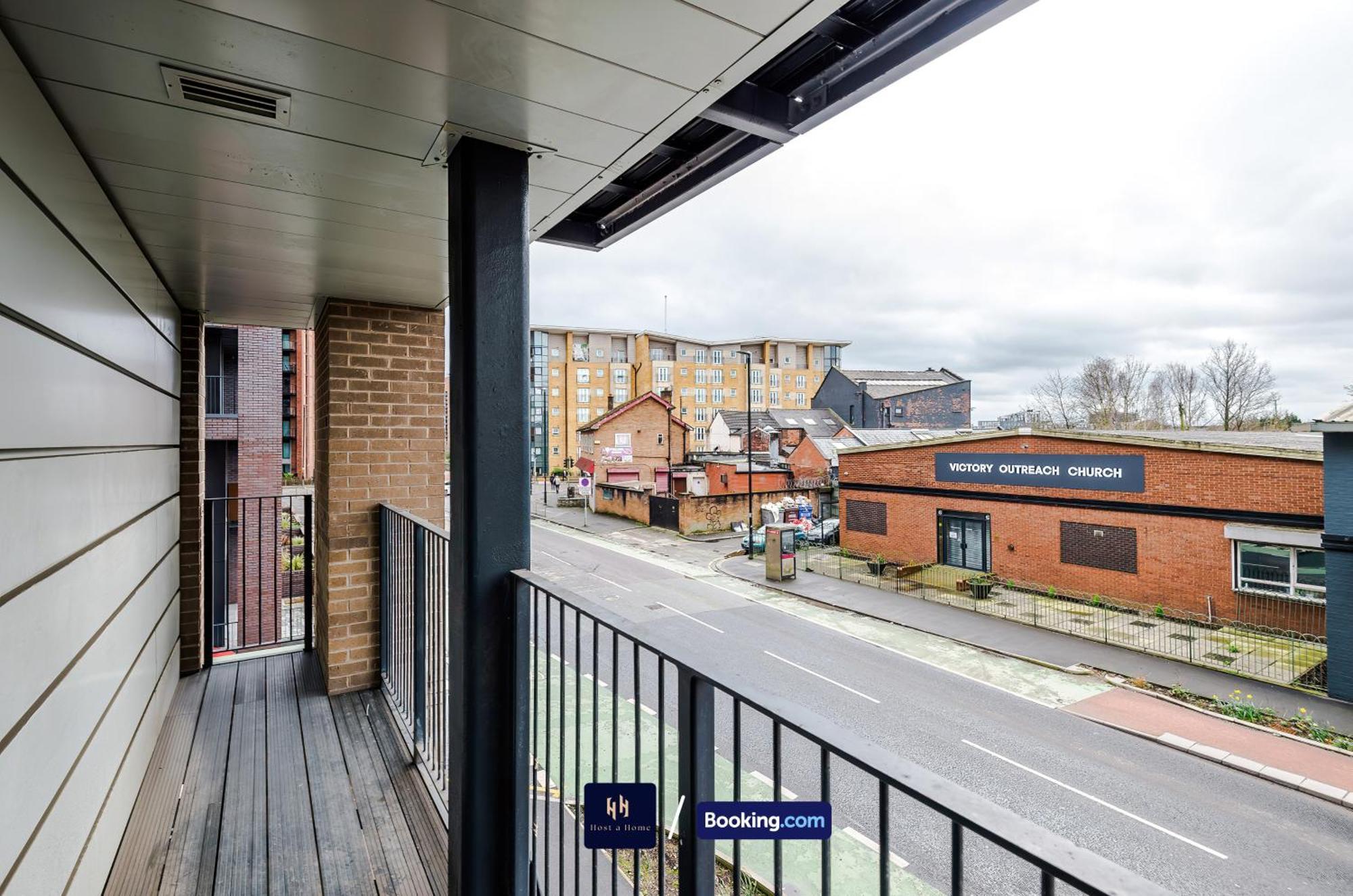 Modern 2 Bed Apartment With Balcony By Host A Home Manchester Luaran gambar