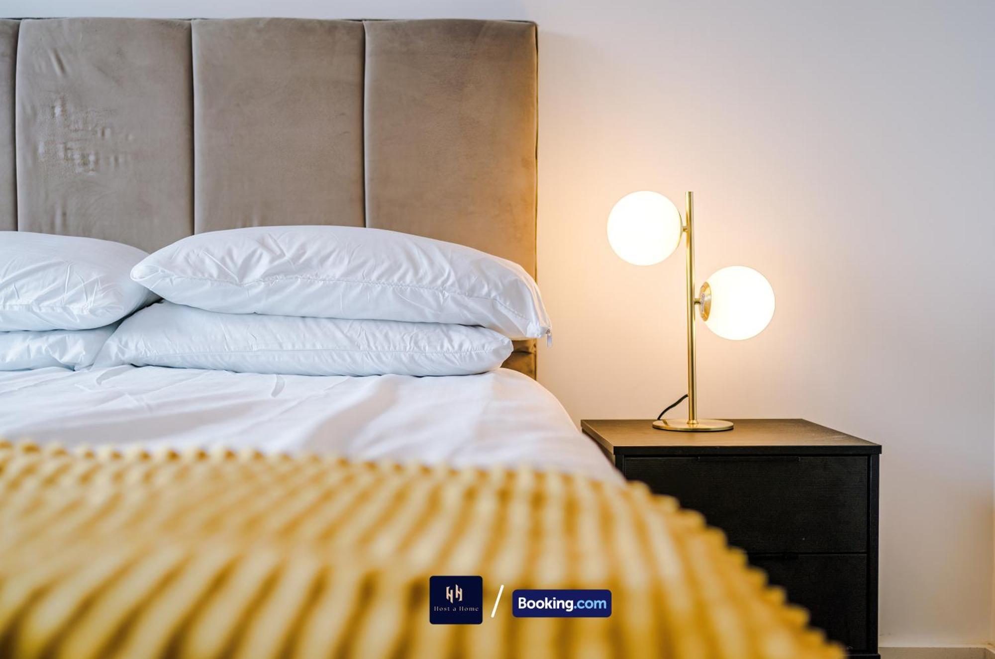 Modern 2 Bed Apartment With Balcony By Host A Home Manchester Luaran gambar
