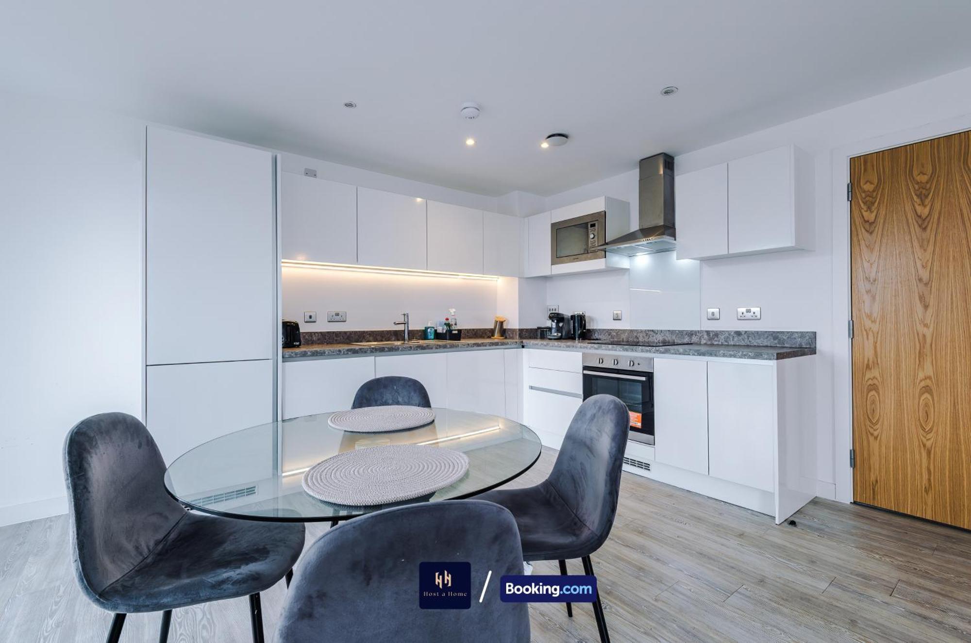 Modern 2 Bed Apartment With Balcony By Host A Home Manchester Luaran gambar