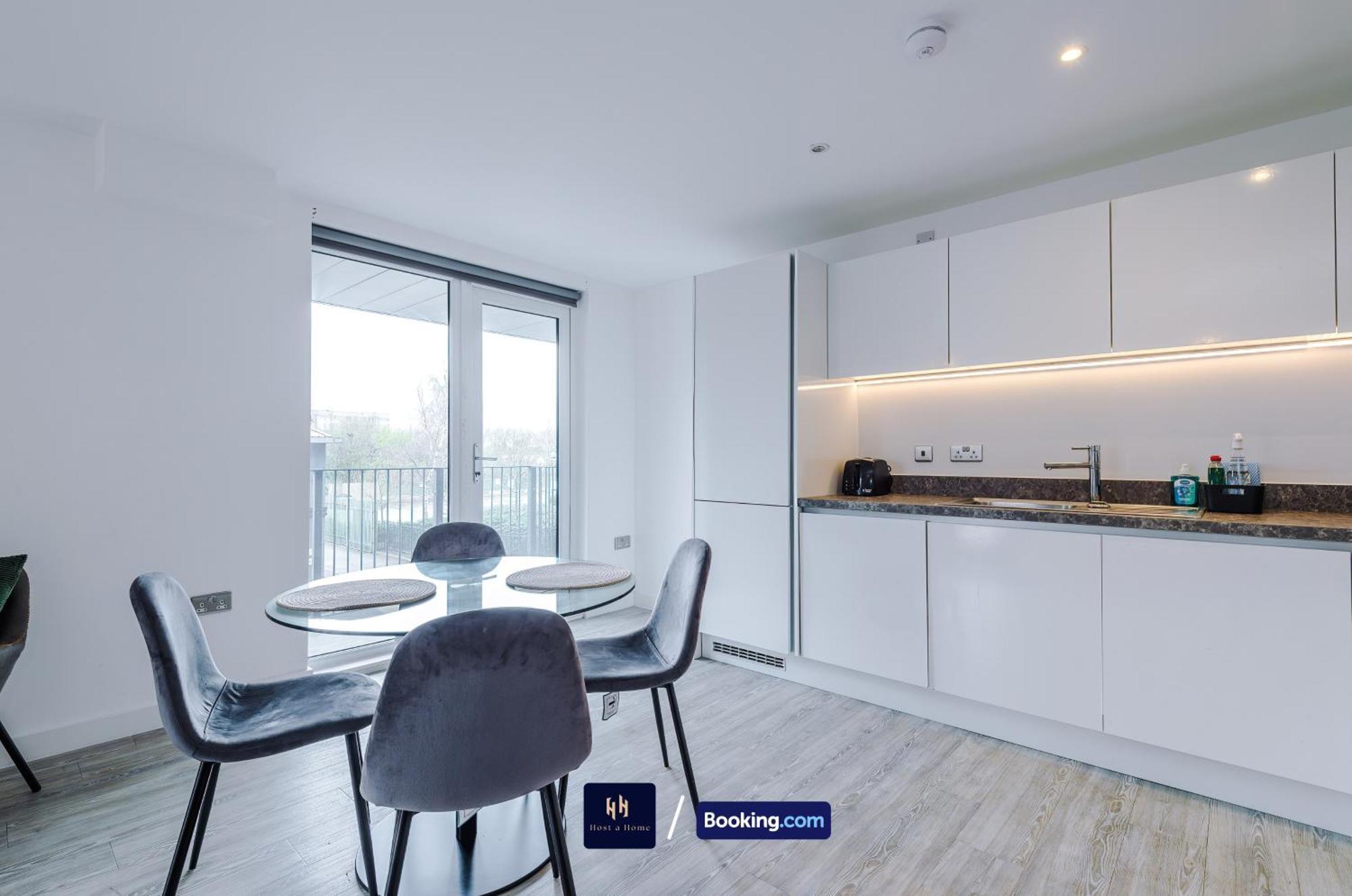 Modern 2 Bed Apartment With Balcony By Host A Home Manchester Luaran gambar