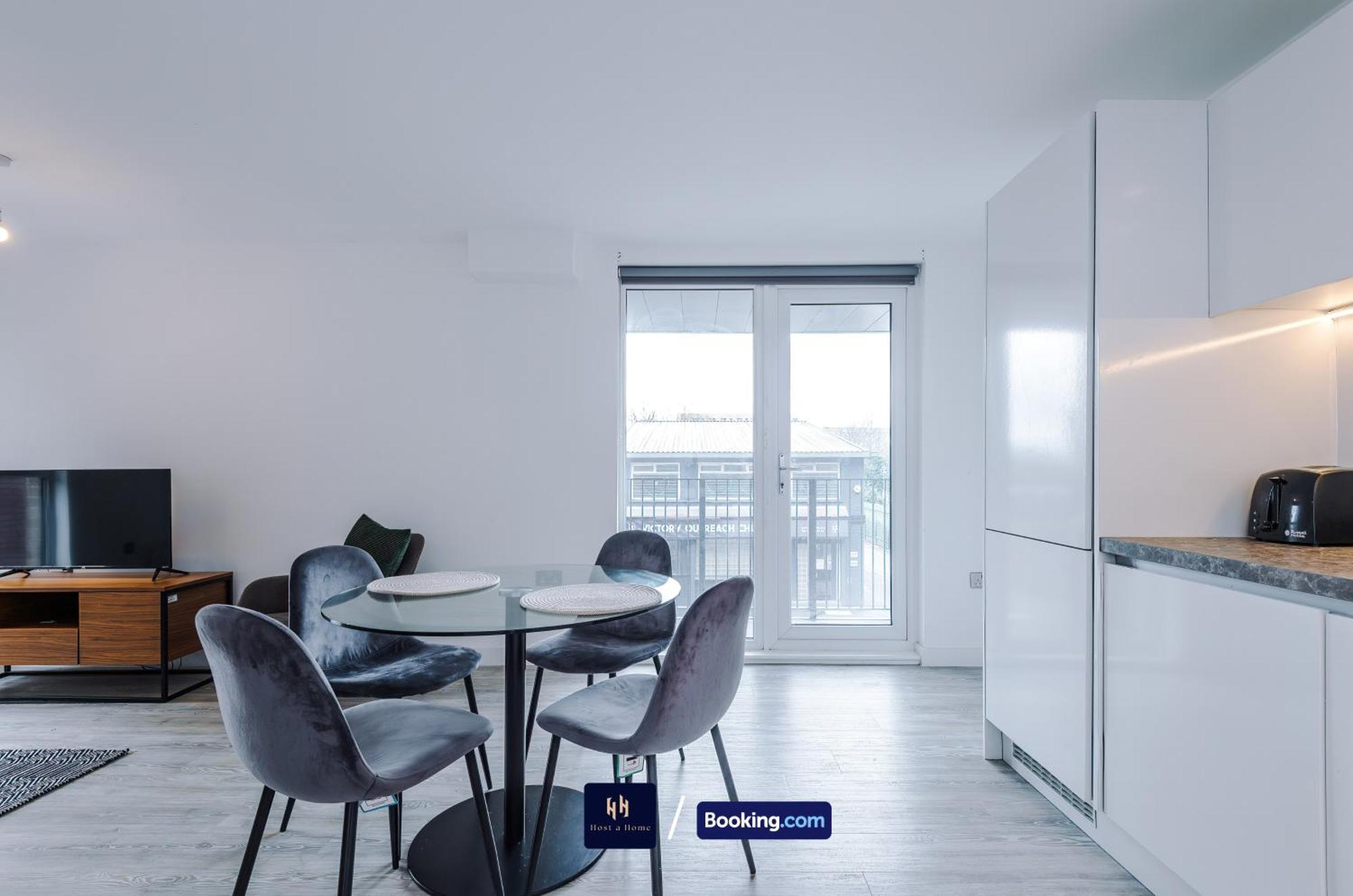 Modern 2 Bed Apartment With Balcony By Host A Home Manchester Luaran gambar