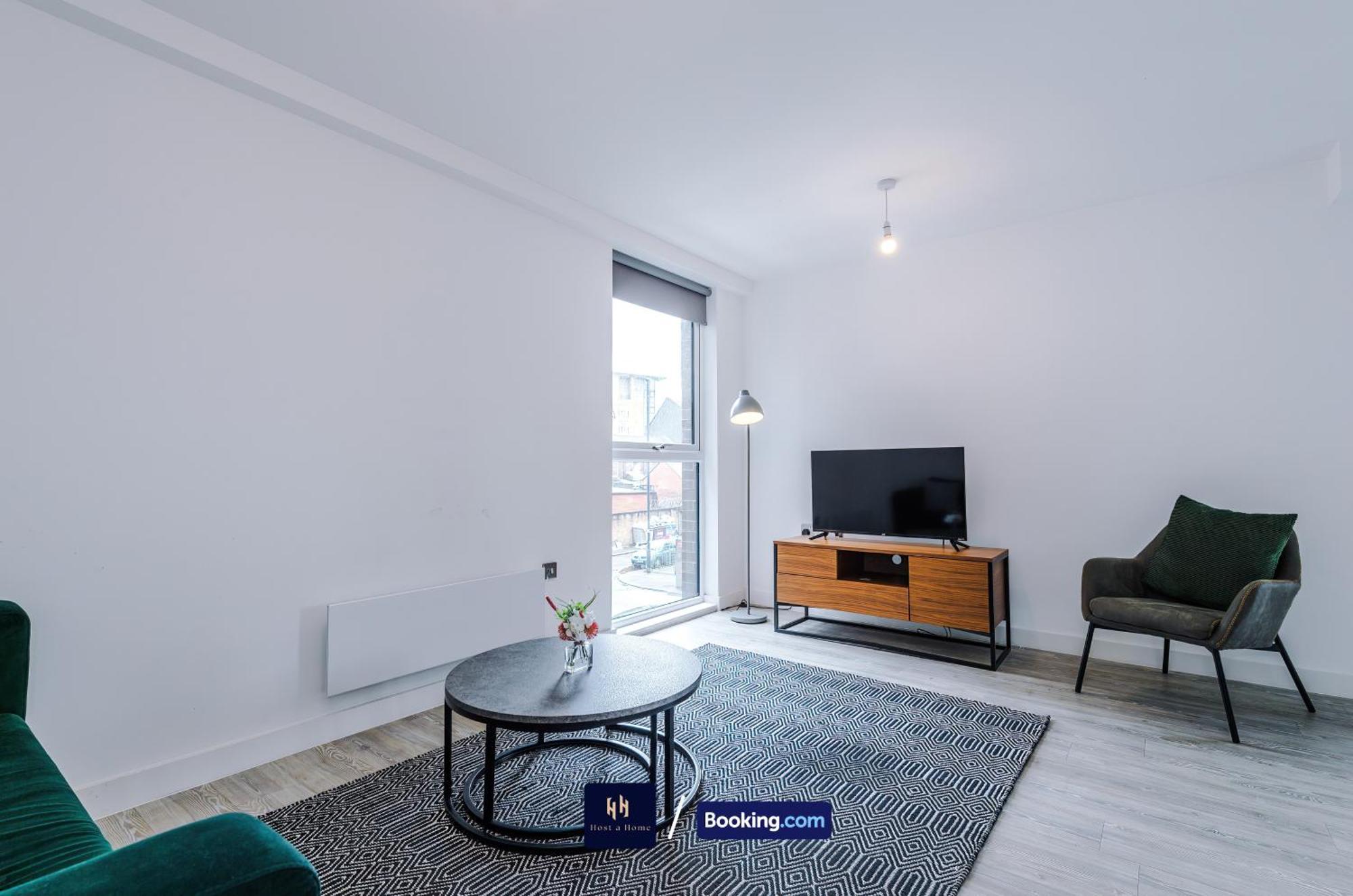 Modern 2 Bed Apartment With Balcony By Host A Home Manchester Luaran gambar